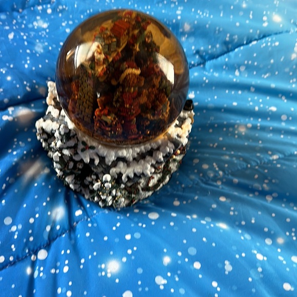Musical Snowglobe - Picture 3 of 7